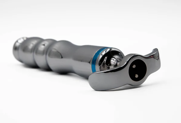 Hidden Treasure – Luxe Ribbed Metal Vibrator